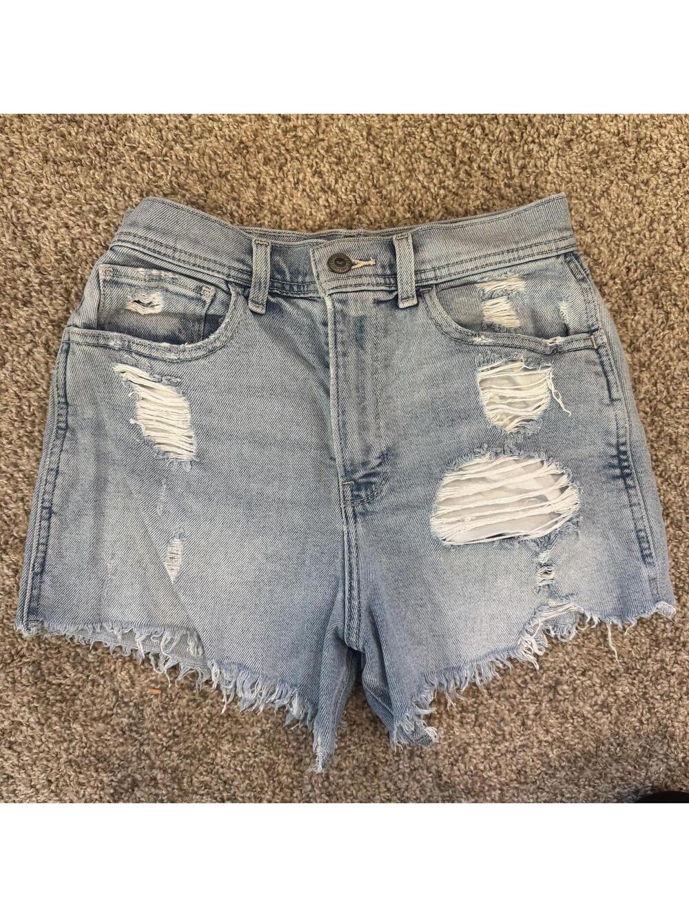 Hollister Size 26 Light Wash Distressed Denim Shorts